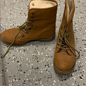 Dirty Laundry brown boots like new. Size 6.5